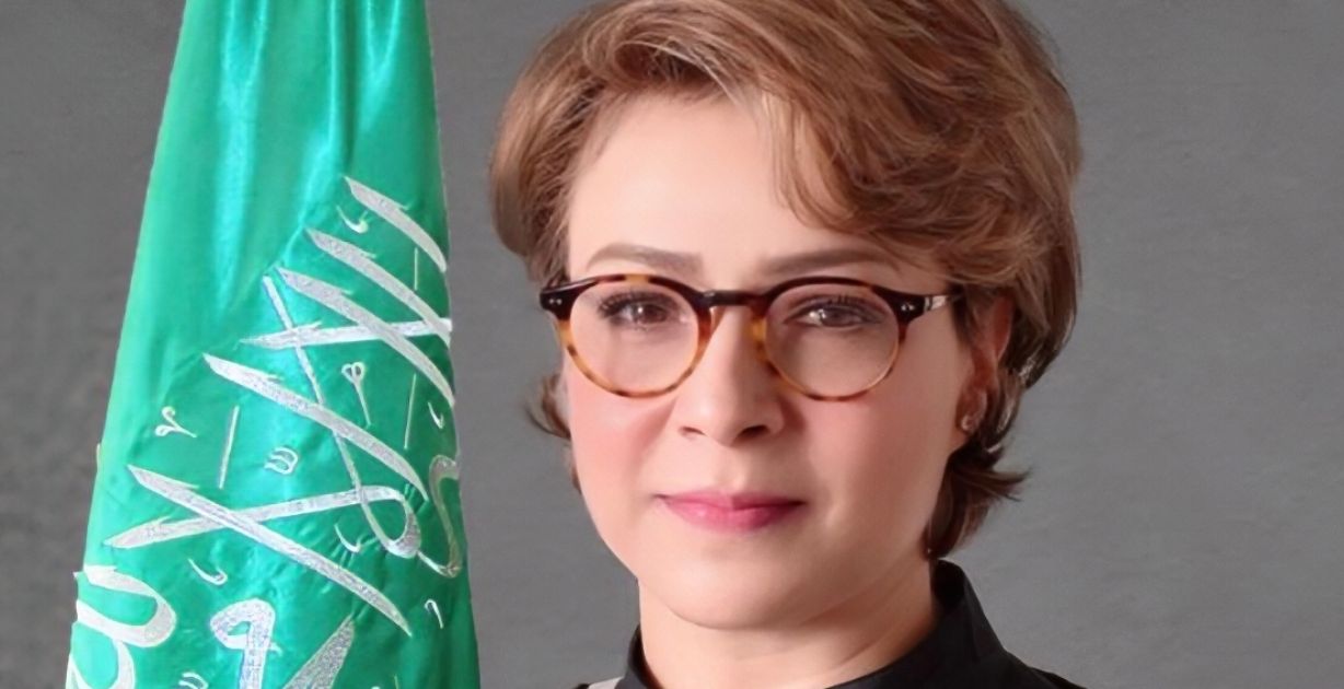 البروفيسورة السعودية مناهل ثابت تنتخب كعضو في محكمة لندن تكريمًا لمسيرتها العلمية والدبلوماسية البارزة
