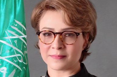 البروفيسورة السعودية مناهل ثابت تنتخب كعضو في محكمة لندن تكريمًا لمسيرتها العلمية والدبلوماسية البارزة