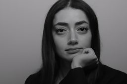 بلستيا العقاد تخوض أولى تجاربها التمثيلية في "الزائر"