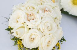 كيفية اختيار بوكيه ورد للعروس​ ​​بطرق مثالية