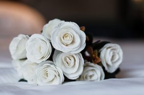 كيفية انتقاء أبرز موديلات بوكيه ورد ابيض