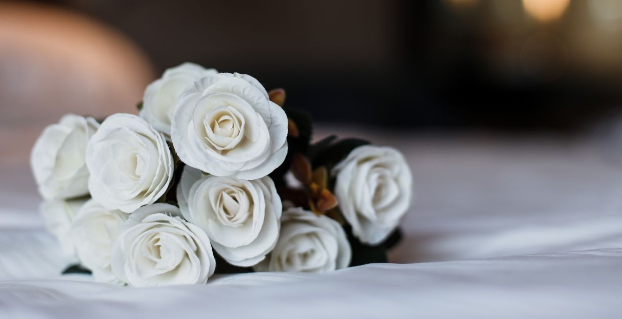 كيفية انتقاء أبرز موديلات بوكيه ورد ابيض