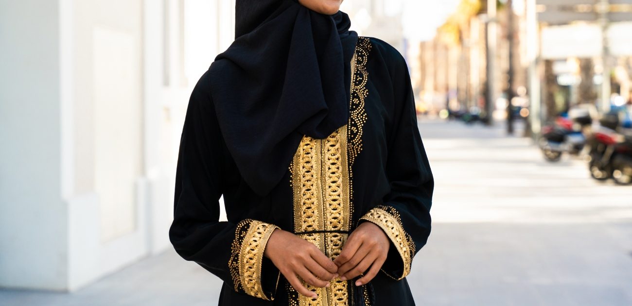 كيفية اختيار عبايات مناسبات فخمة لجميع المناسبات!