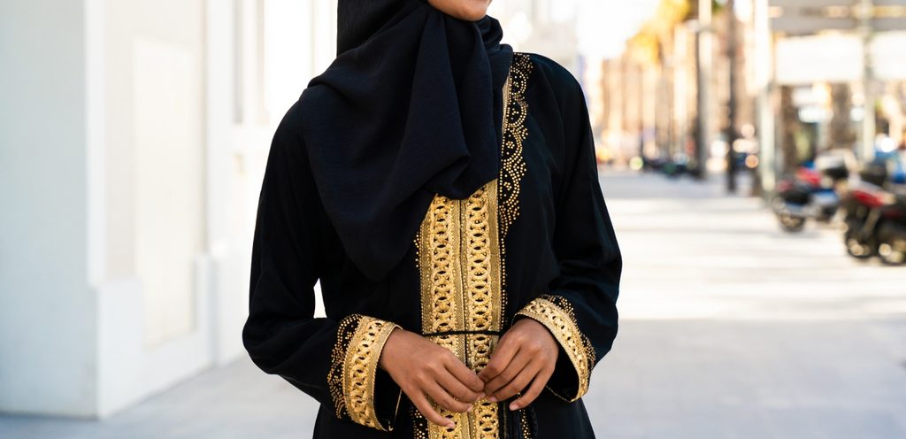كيفية اختيار عبايات مناسبات فخمة لجميع المناسبات!