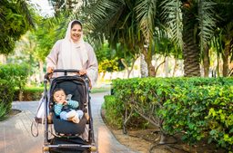 كيف تختارين عربة أطفال سفر مناسبة؟ اكتشفي التفاصيل