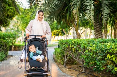 كيف تختارين عربة أطفال سفر مناسبة؟ اكتشفي التفاصيل