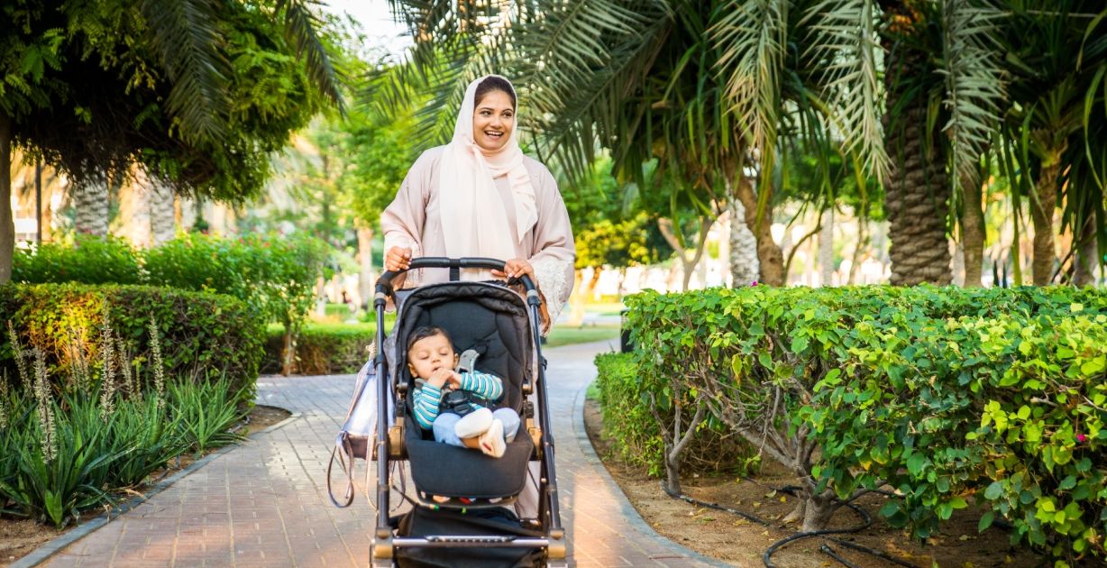 كيف تختارين عربة أطفال سفر مناسبة؟ اكتشفي التفاصيل