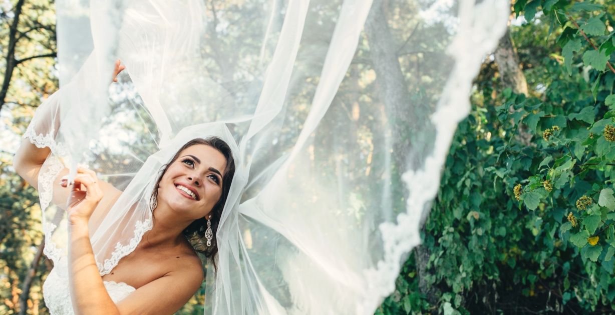 كيفية اختيار طرحة عروس قصيرة وطويلة وفقًا لفستان زفافكِ!