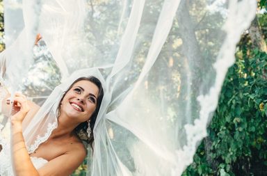 كيفية اختيار طرحة عروس قصيرة وطويلة وفقًا لفستان زفافكِ!