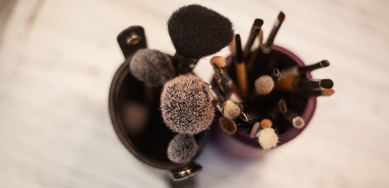 طقم فرش مكياج: أهم الأنواع وكيفية الاستخدام