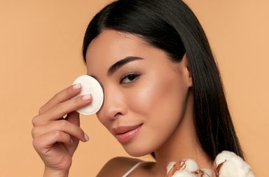 قطن تنظيف الوجه: لماذا عليكِ التوقف عن استخدامه؟