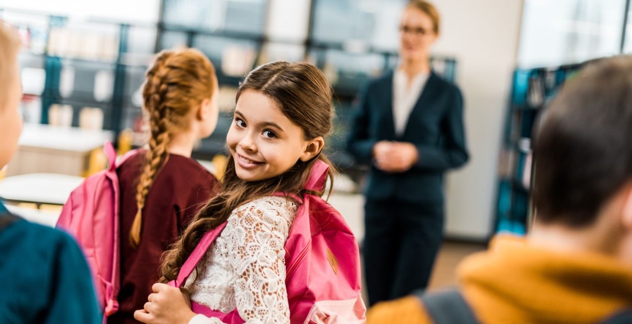 الدليل الكامل لروتين صباحي ومسائي للبنات للعودة إلى المدرسة