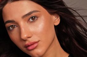 الشعر الأحمر الكرزي: موضة تعتمدها النجمات خلال هذا الموسم وآخرهن نارين بيوتي