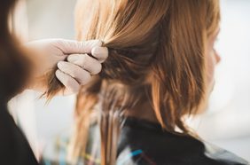 تعرفي على أبرز تسريحات شعر للمدرسة سهلة وسريعة