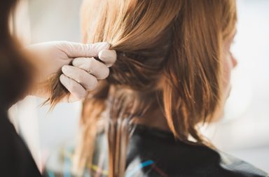 تعرفي على أبرز تسريحات شعر للمدرسة سهلة وسريعة