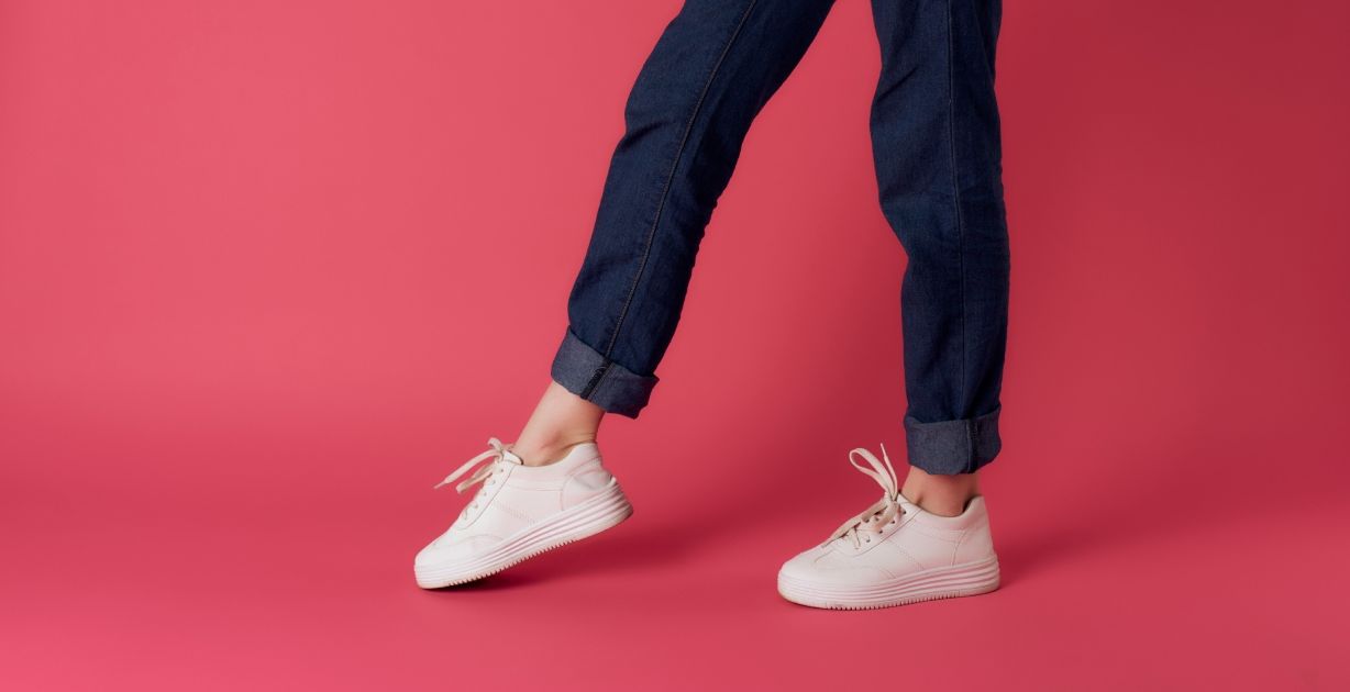 كل ما تودين معرفته عن تفسير حلم الحذاء الأبيض للمتزوجة