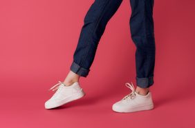 كل ما تودين معرفته عن تفسير حلم الحذاء الأبيض للمتزوجة