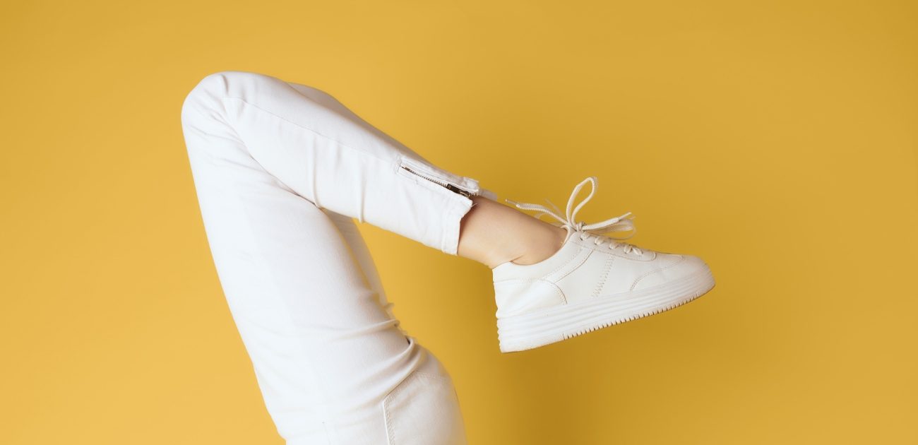 كل ما تودين معرفته عن تفسير حلم الحذاء الأبيض للمتزوجة