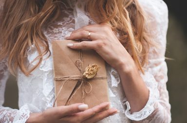 هدايا نسائية مميزة.. اختاري منها ما يناسبكِ!