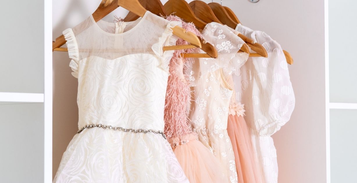 فساتين أطفال أبيض: 10 أفكار مميزة ورائعة اختاري منها الأجمل!