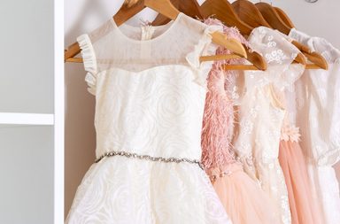 فساتين أطفال أبيض: 10 أفكار مميزة ورائعة اختاري منها الأجمل!