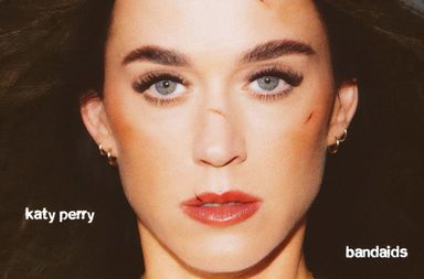 كاتي بيري تكشف خفايا طلاقها من أورلاندو بلوم في أغنيتها الجديدة Bandaids!