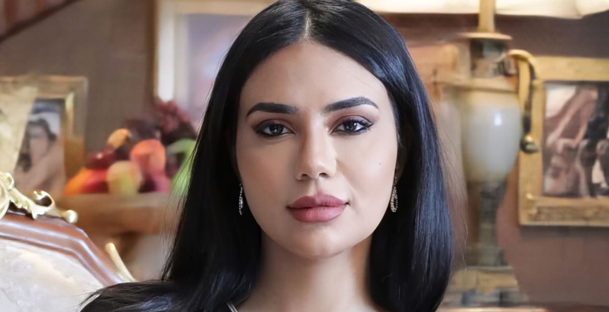 لبنى عبد العزيز تشوّق جمهورها بالكشف عن أول تجربة كوميدية لها في مسلسل "الباء تحتها نقطة"