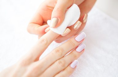 بعيدًا عن الأسيتون.. إليكِ مزيل مناكير طبيعي وفعال!