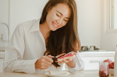 أكلات فيها فيتامين د من أهمها سمك السلمون والفطر الأبيض