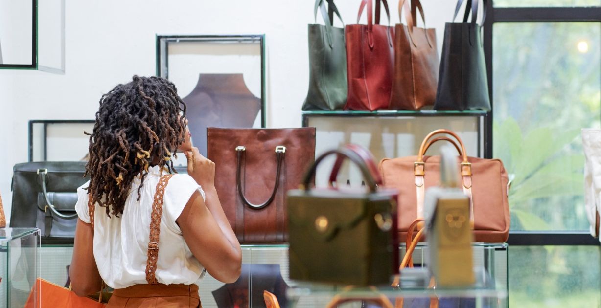 من شانيل إلى هيرميس.. إليكِ أشهر ماركات الحقائب العالمية