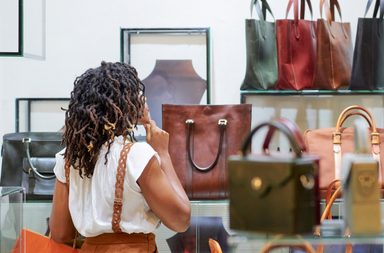 من شانيل إلى هيرميس.. إليكِ أشهر ماركات الحقائب العالمية