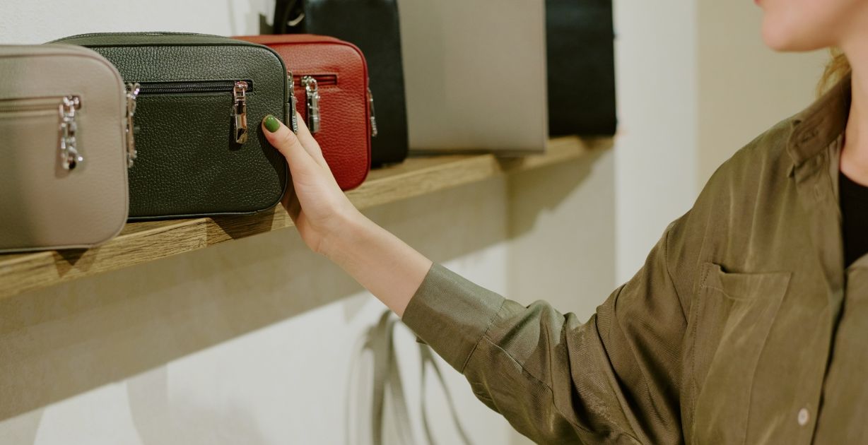 كيفية الحفاظ على الحقائب الجلدية أبرزها حقائب سان لوران
