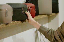 كيفية الحفاظ على الحقائب الجلدية أبرزها حقائب سان لوران