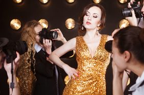 فساتين ملكة ناعمة: أناقة راقية بلمسة هادئة