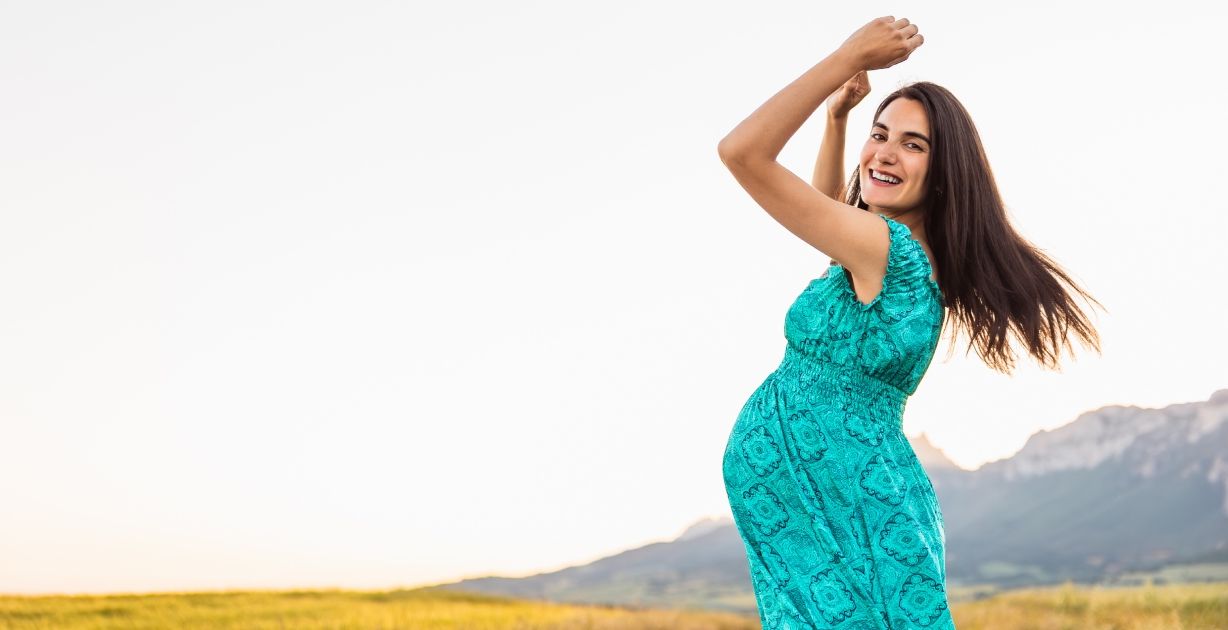 فساتين حامل ناعمه: 5 نصائح لتختاري الفستان المناسب!