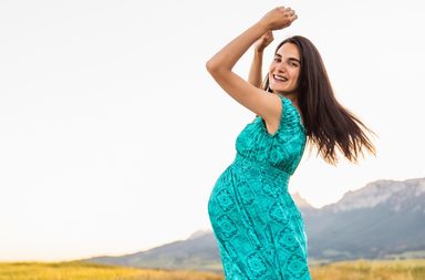 فساتين حامل ناعمه: 5 نصائح لتختاري الفستان المناسب!