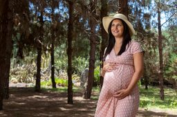 فساتين حوامل للعيد: نصائح مهمة اتبعيها لإطلالة جذابة!