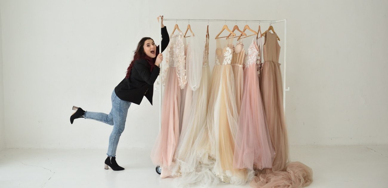 فساتين ملكة ناعمة: أناقة راقية بلمسة هادئة