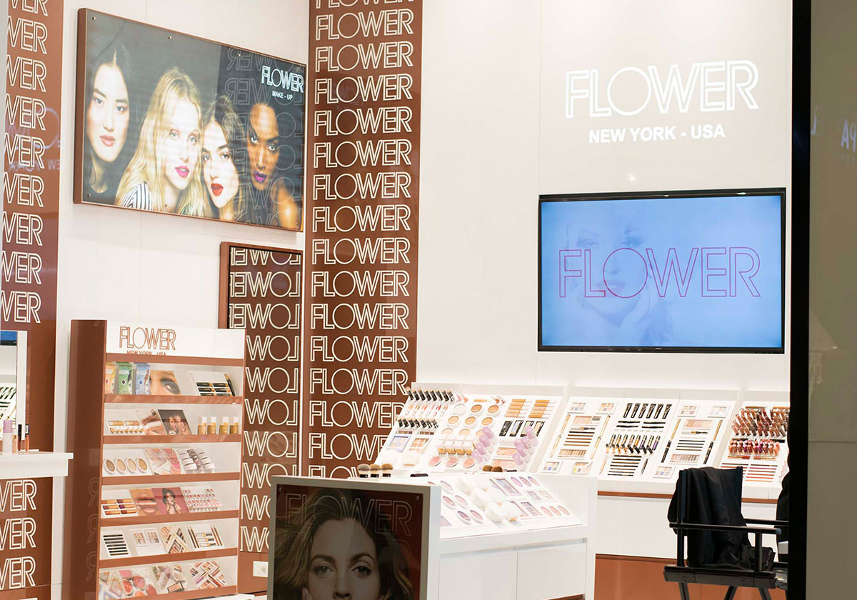 افتتاح أول متجر مستقل لماركة مكياج درو باريمور Flower Beauty في العالم