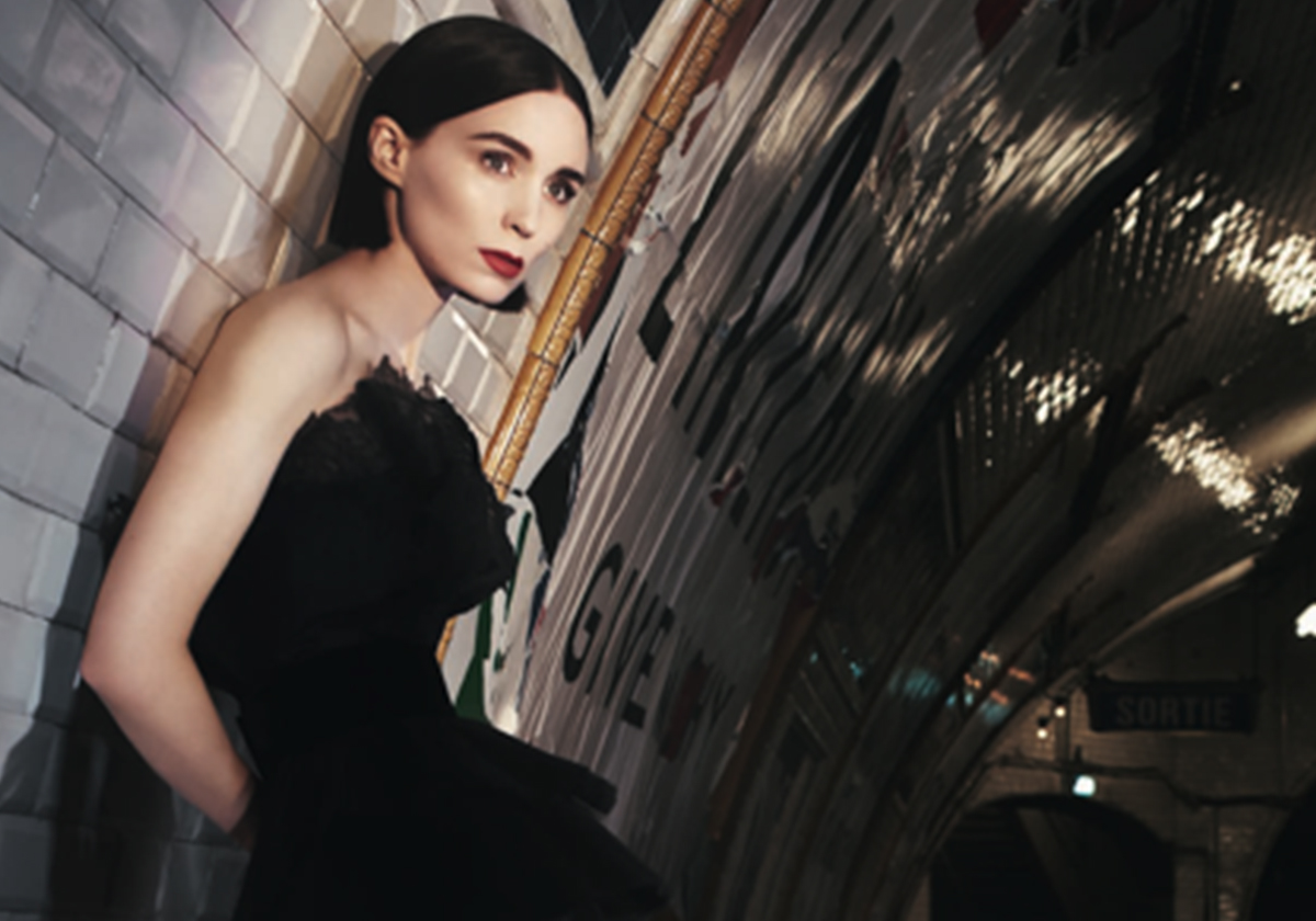 الدانتيل الأسود يزيّن عطر L’Interdit Couture Edition من Givenchy 