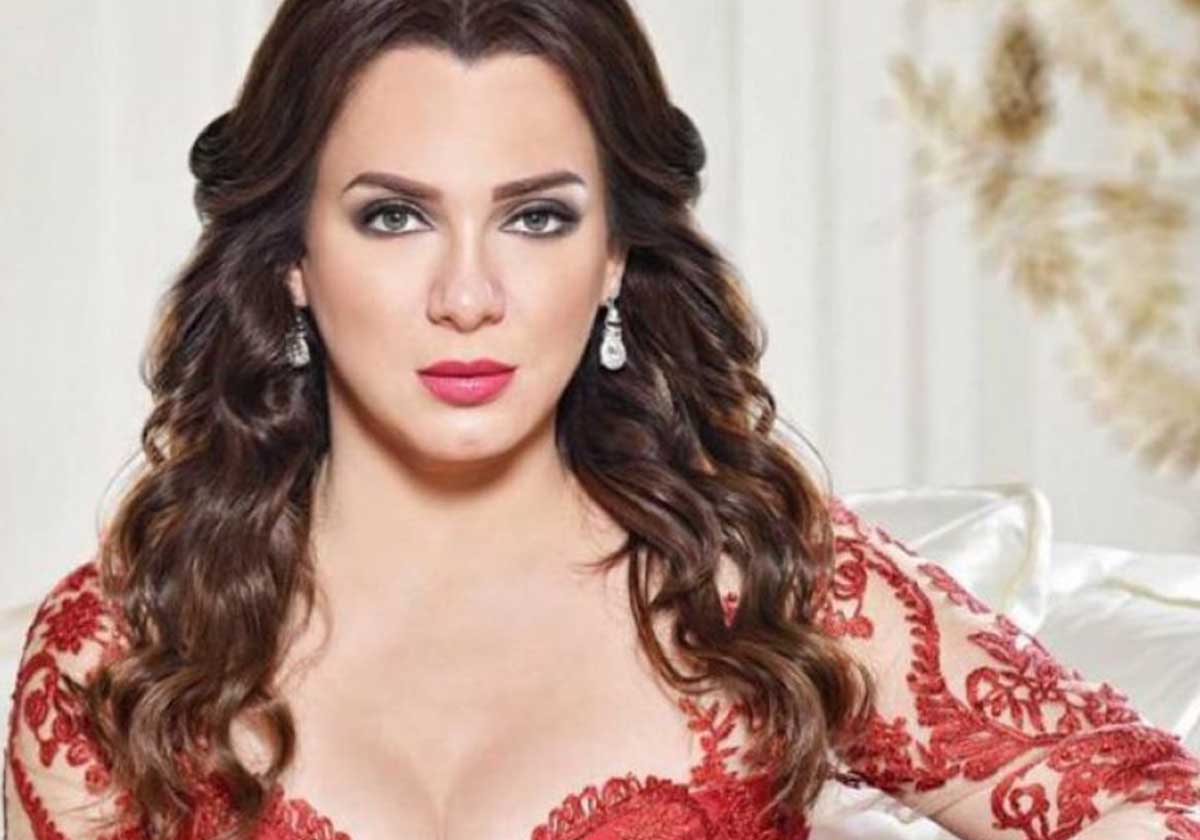صورة سلاف فواخرجي من دون ماكياج تظهرها إنسانة أخرى!