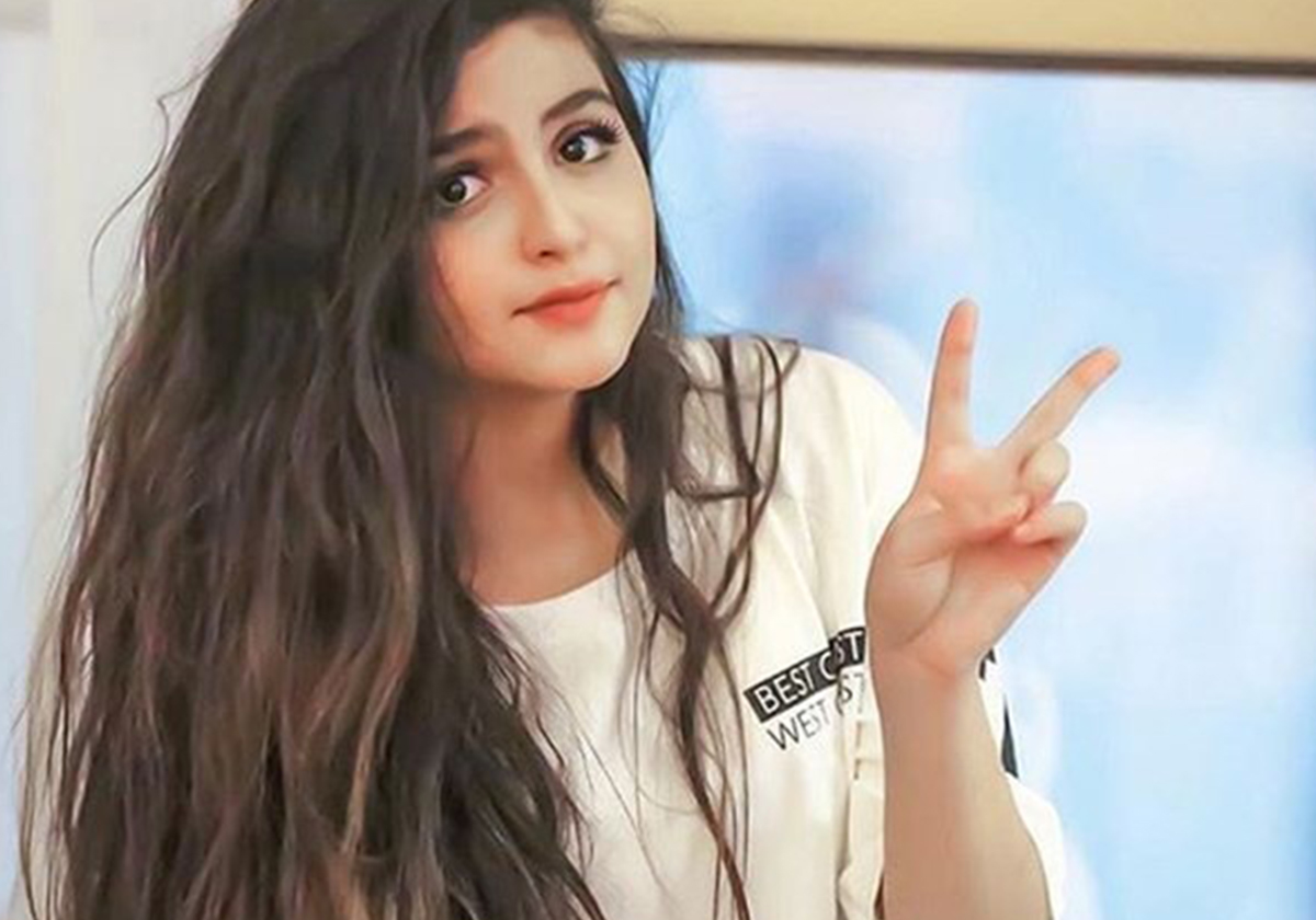 ماكياج حلا الترك في جلستها التصويرية الأخيرة يظهرها أكبر من عمرها بسنوات