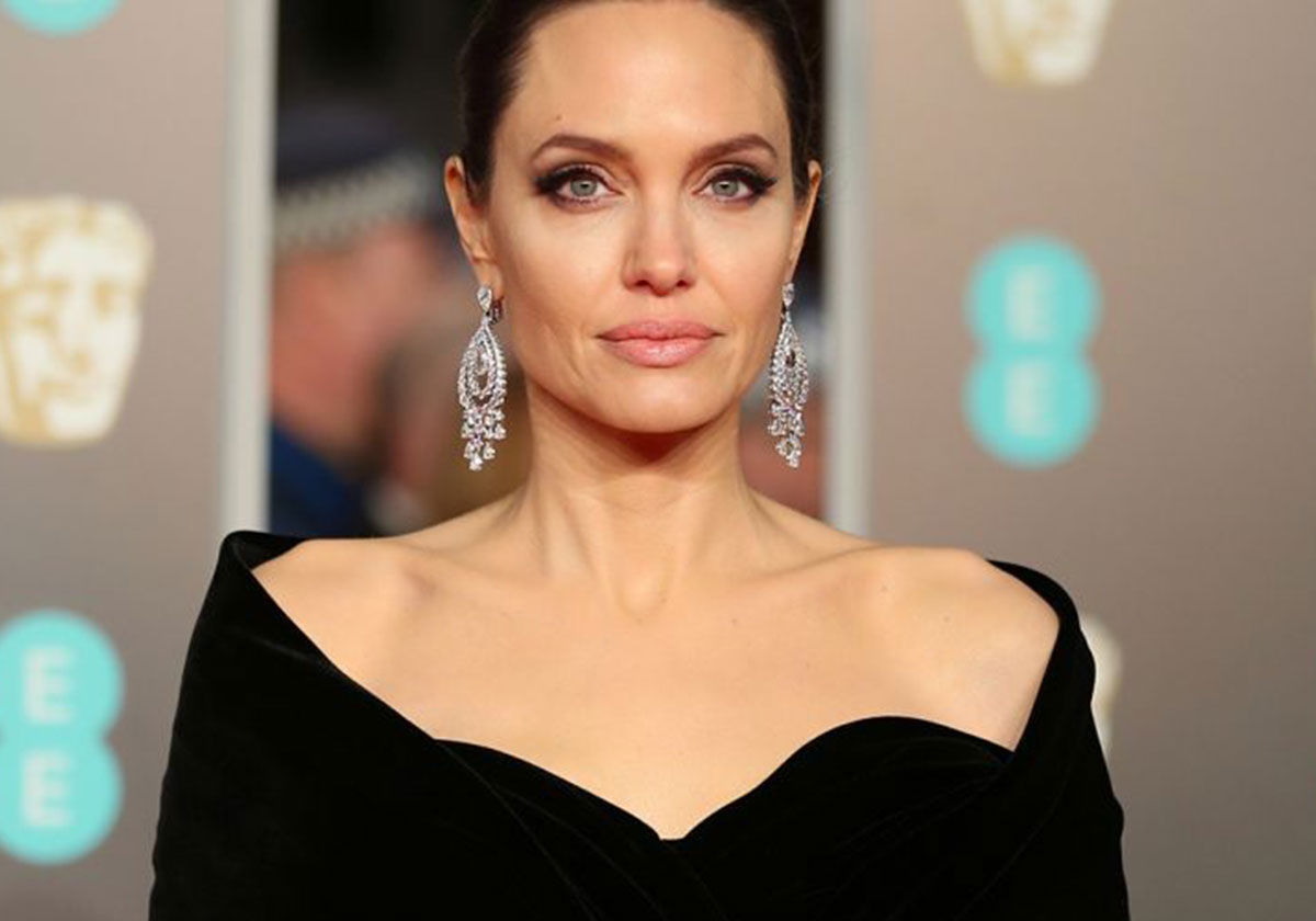 خبرٌ غريب يتعلّق بعطور أنجلينا جولي سيصدمك فعلا!