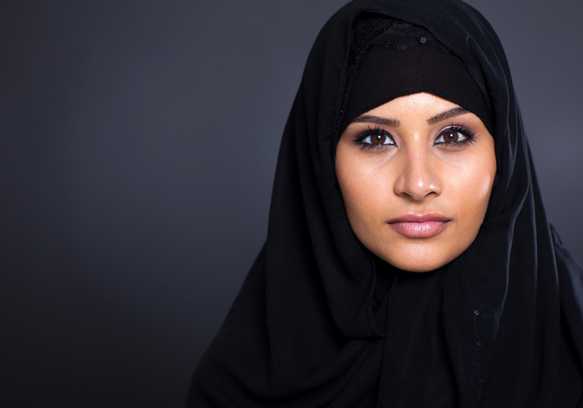 أحدث التقارير: المرأة السعودية تنفق الأموال الباهظة على ماكياجها