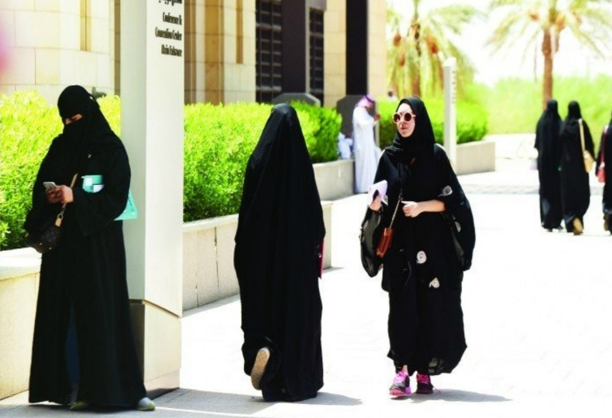 100 طالبة يباشرن الدراسة في جامعة الملك فهد للبترول والمعادن 