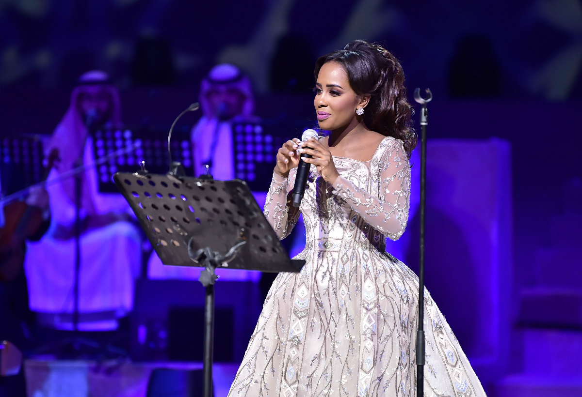 إطلالة الفنانة السعودية داليا مبارك خلال حفل ليالي عكاظ 