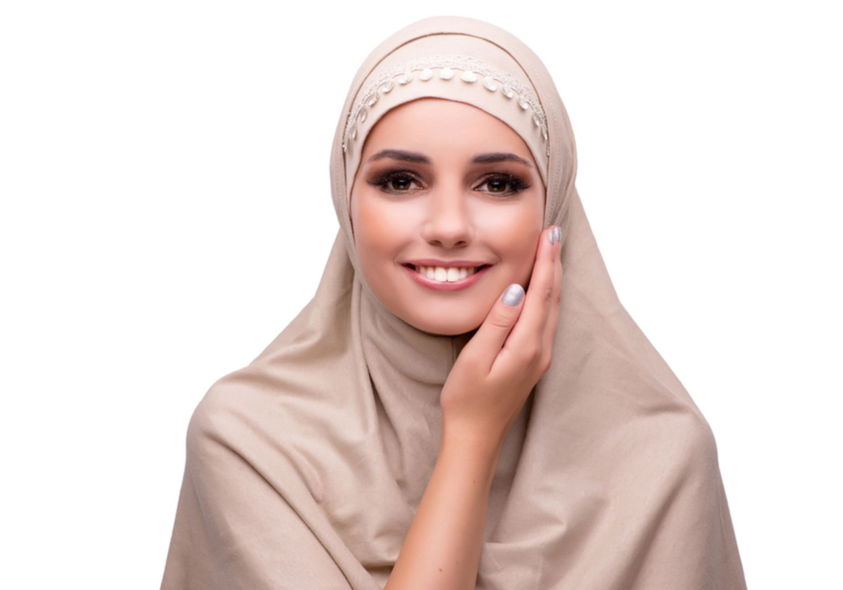 مستحضر ماكياج هو عدوّ جمال المرأة الخليجية في الصيف