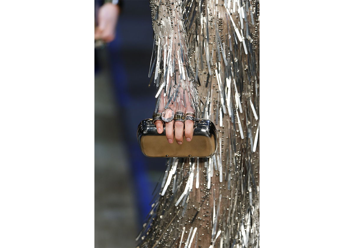 مجموعة أكسسوارات Alexander McQueen لشتاء 2019