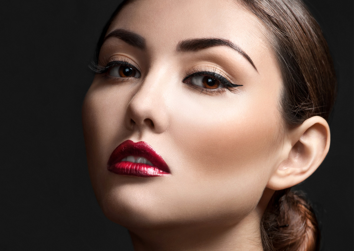 بالصورة، آلة يابانية غريبة لتطويل الرموش...نتائجها رائعة