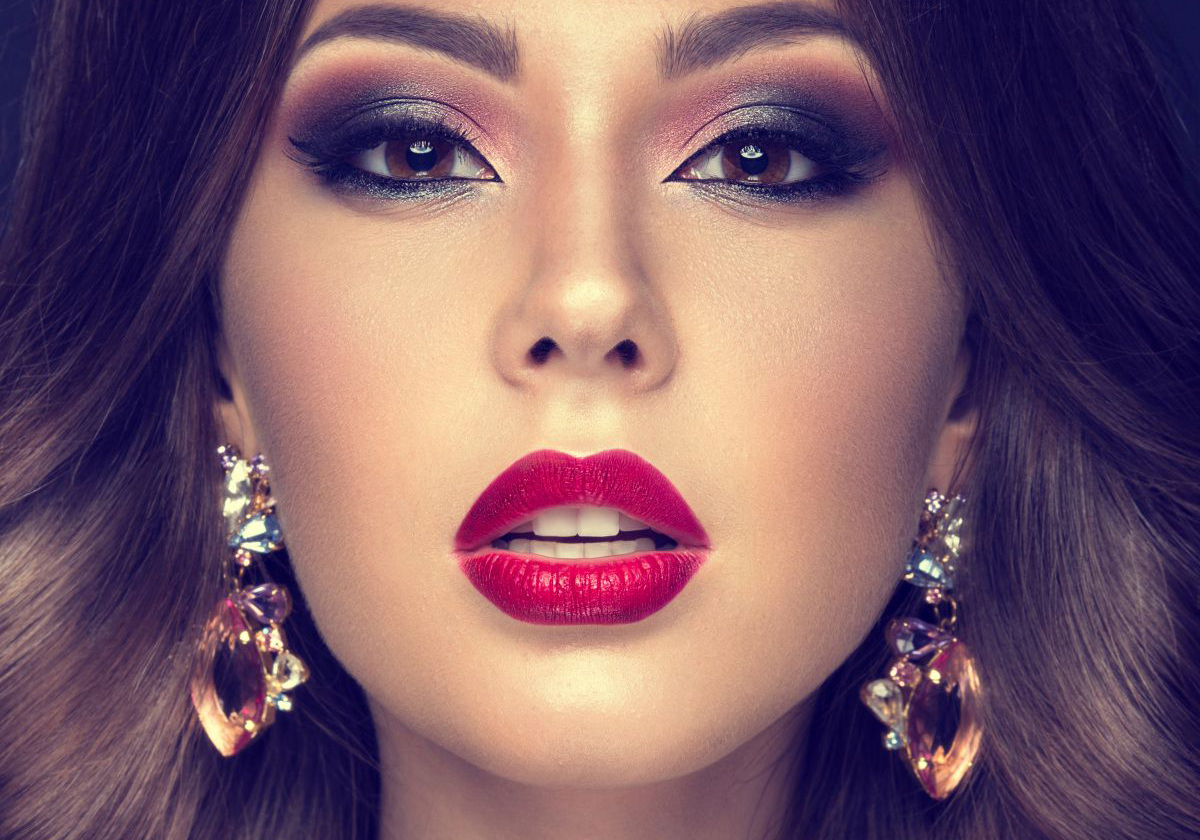 حيل مكياج جديدة لإخفاء أنفك الكبير بعيداً عن عمليات التجميل